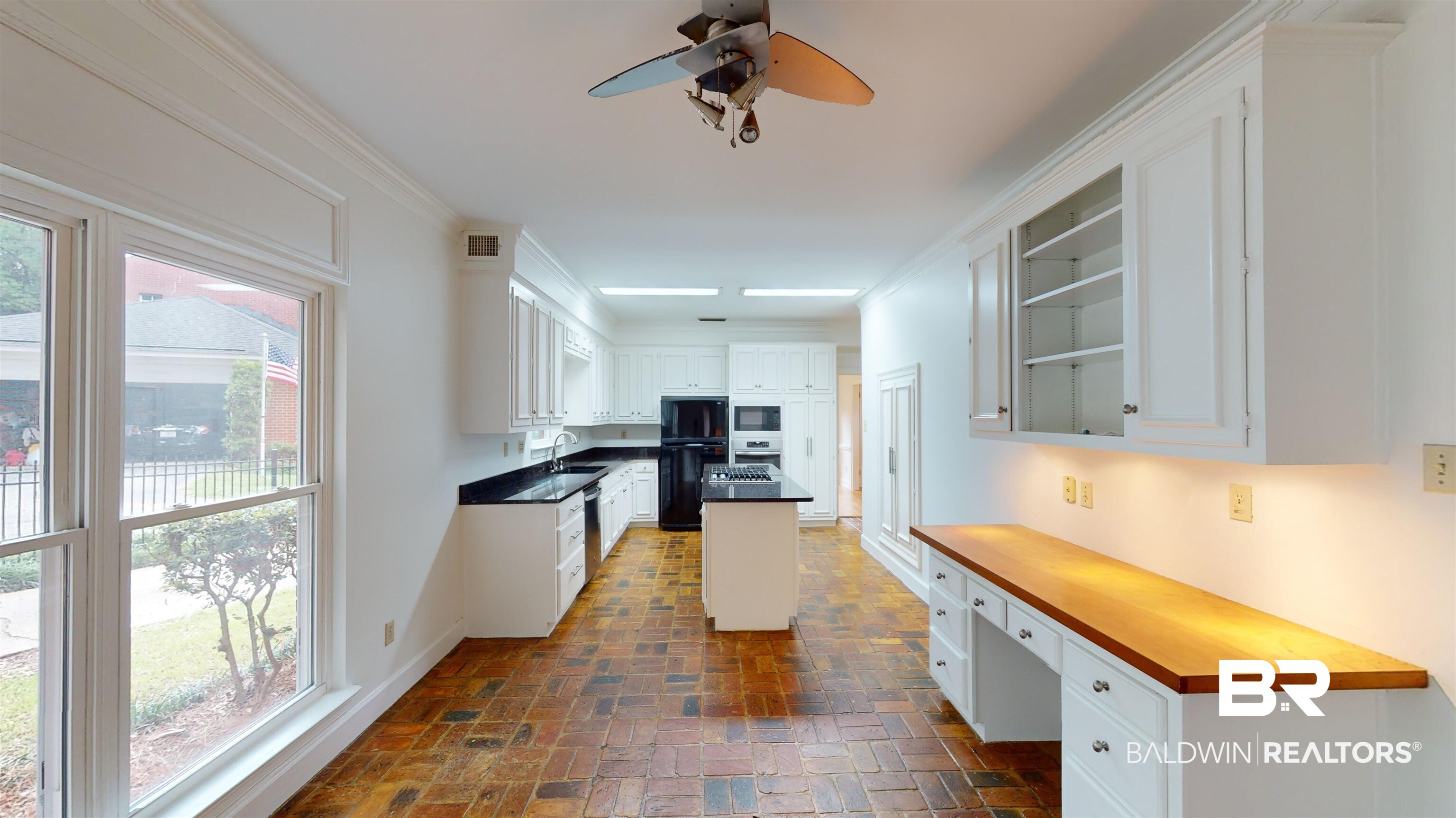 5700 North Regency Court Mobile, AL 36609 - Photo 8 of 24 Kitchen and Breakfast Room