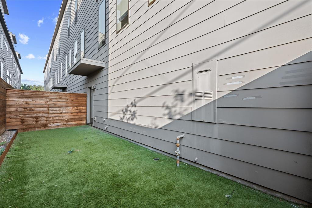 1715 Bennett Avenue, Unit 104 Dallas, TX 75206 - Photo 31 of 35