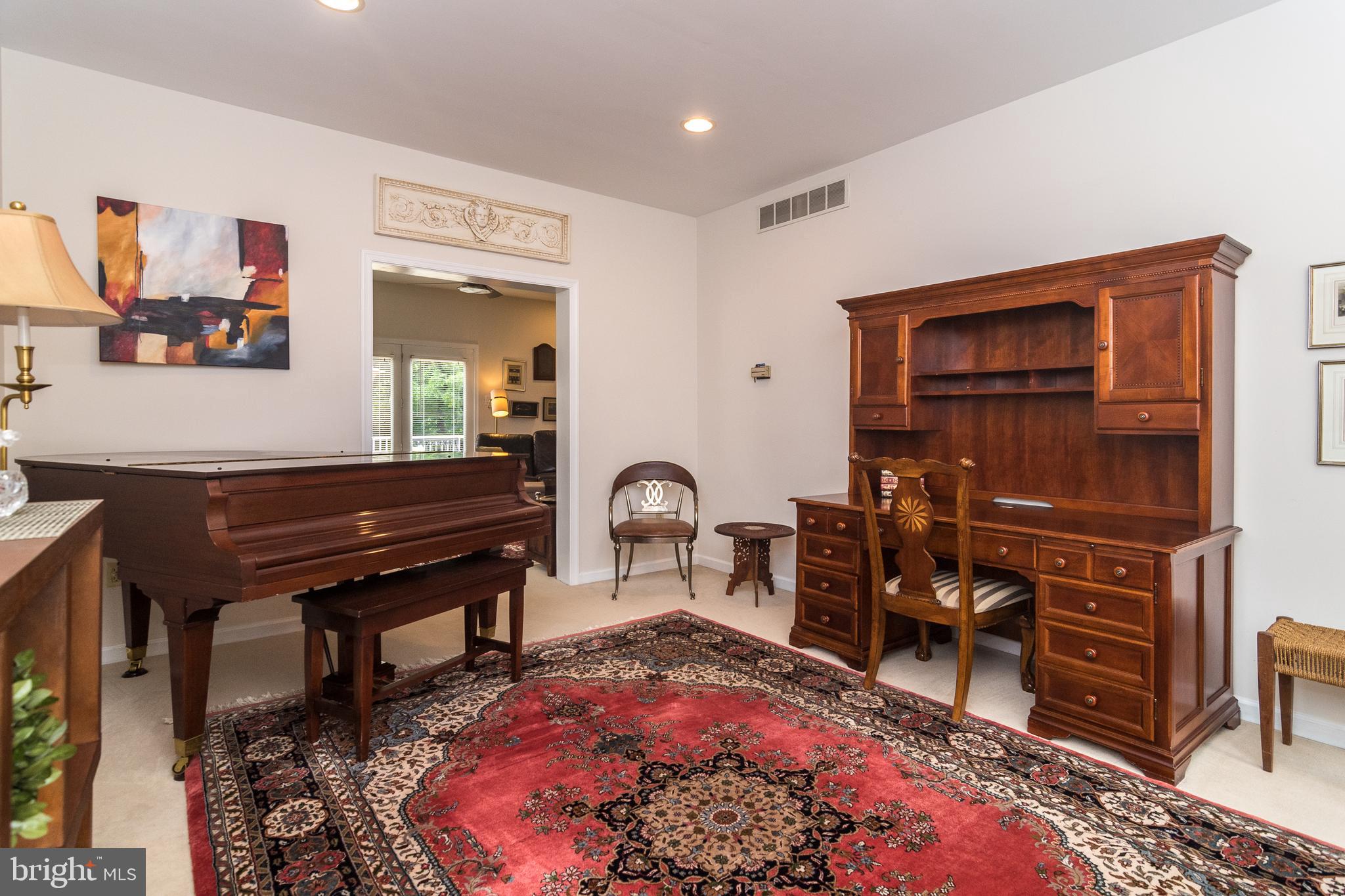 106 Broad Acres Road Colmar, PA 18915 - Photo 15 of 66 Living Room