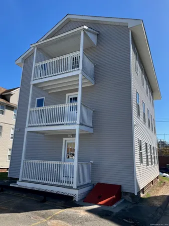 $2,300 | 416 Park Street, Unit 1, New Britain, CT 06051