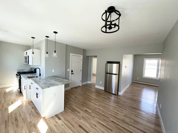 $2,300 | 416 Park Street, Unit 1, New Britain, CT 06051