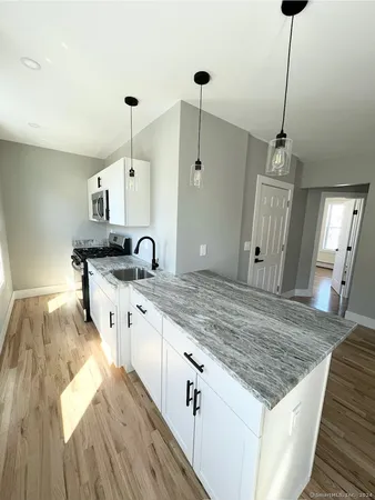 $2,300 | 416 Park Street, Unit 1, New Britain, CT 06051