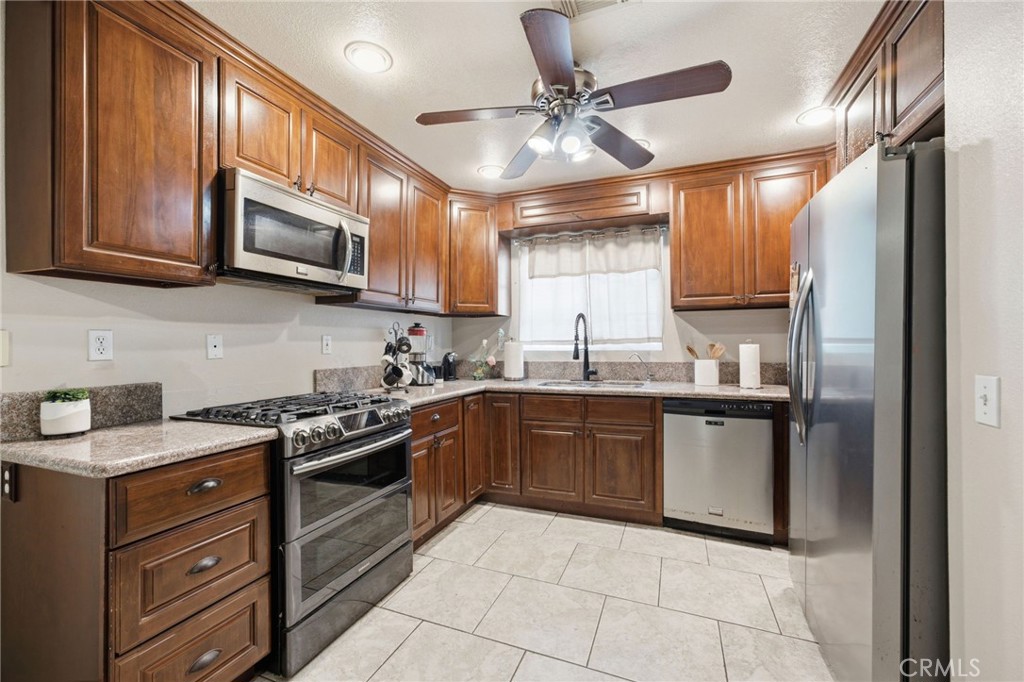 8461 Colorado Riverside, CA 92504 - Photo 5 of 26 Kitchen