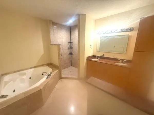 $2,350 | 1650 Presidential Way, Unit 506, West Palm Beach, FL 33401