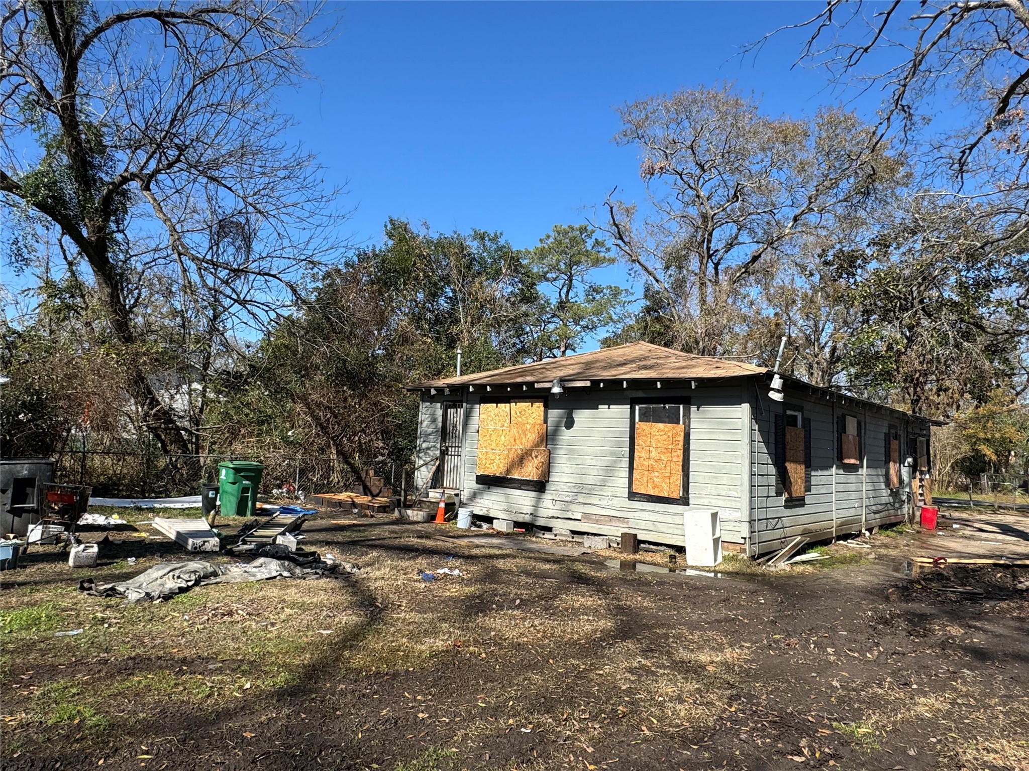 5020 Fitch Street Houston, TX 77016 - Photo 10 of 18 a view of backyard with a table and chairs under an umbrella