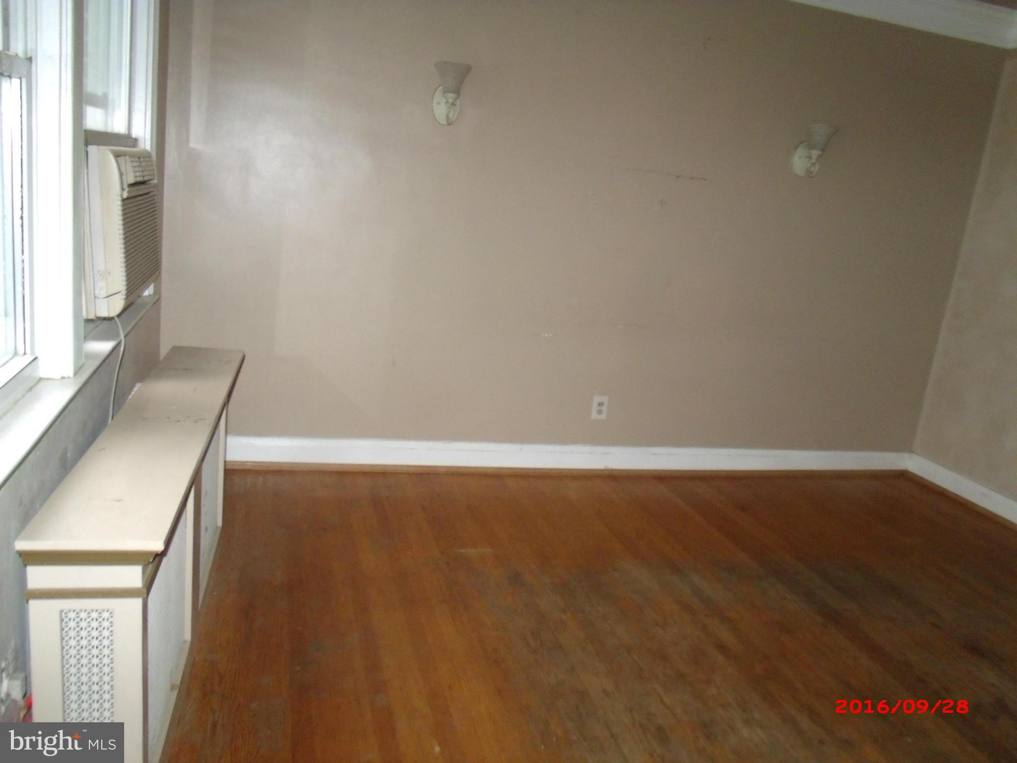 5222 Old Frederick Road Baltimore, MD 21229 - Photo 3 of 17 Living Room