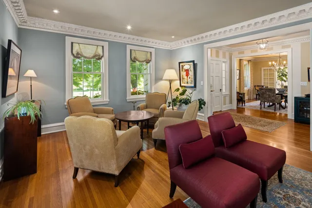 $2,895,000 | 2400 West Lake Of The Isles Parkway, Minneapolis, MN 55405