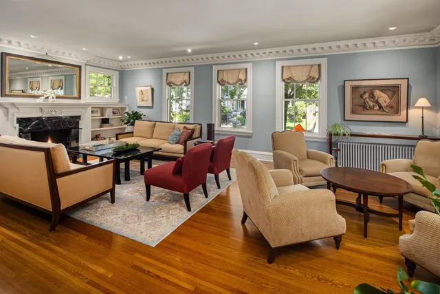 $2,895,000 | 2400 West Lake Of The Isles Parkway, Minneapolis, MN 55405