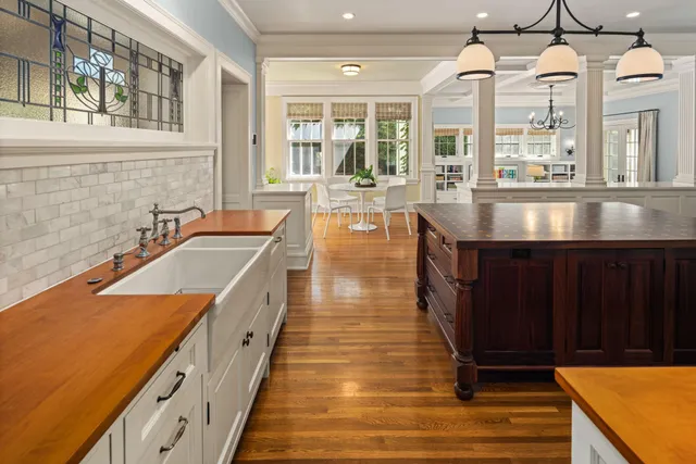 $2,895,000 | 2400 West Lake Of The Isles Parkway, Minneapolis, MN 55405