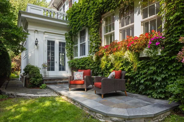 $2,895,000 | 2400 West Lake Of The Isles Parkway, Minneapolis, MN 55405