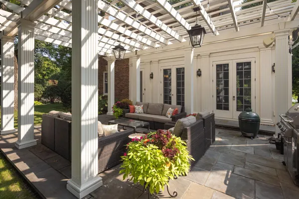 $2,895,000 | 2400 West Lake Of The Isles Parkway, Minneapolis, MN 55405