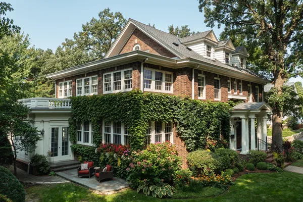 $2,895,000 | 2400 West Lake Of The Isles Parkway, Minneapolis, MN 55405