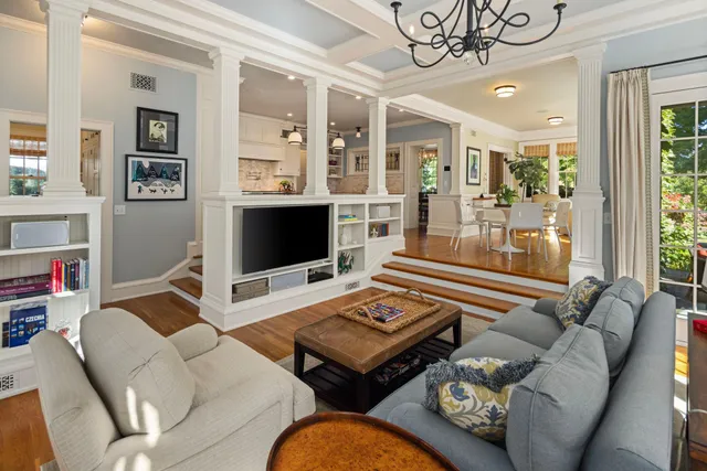 $2,895,000 | 2400 West Lake Of The Isles Parkway, Minneapolis, MN 55405