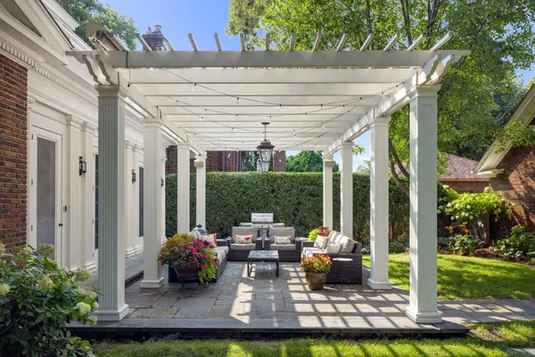 $2,895,000 | 2400 West Lake Of The Isles Parkway, Minneapolis, MN 55405