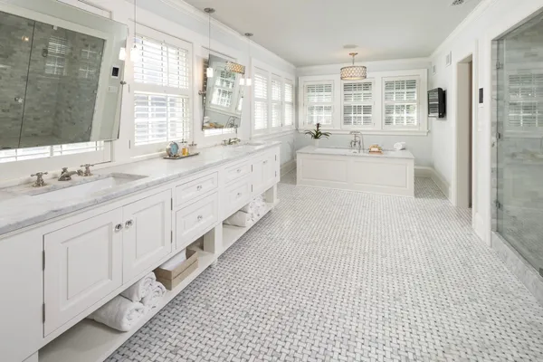 $2,895,000 | 2400 West Lake Of The Isles Parkway, Minneapolis, MN 55405