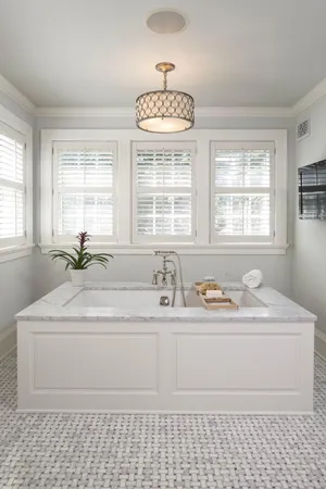 $2,895,000 | 2400 West Lake Of The Isles Parkway, Minneapolis, MN 55405