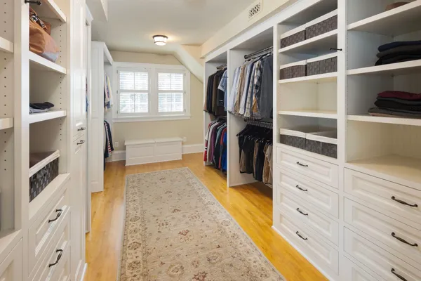 $2,895,000 | 2400 West Lake Of The Isles Parkway, Minneapolis, MN 55405