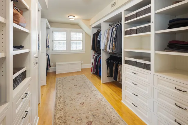 $2,895,000 | 2400 West Lake Of The Isles Parkway, Minneapolis, MN 55405