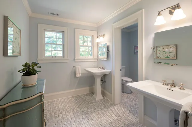 $2,895,000 | 2400 West Lake Of The Isles Parkway, Minneapolis, MN 55405