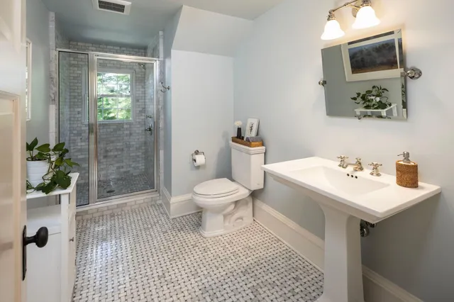 $2,895,000 | 2400 West Lake Of The Isles Parkway, Minneapolis, MN 55405