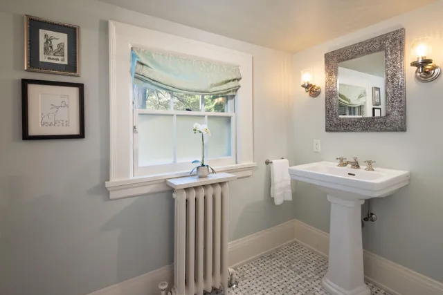 $2,895,000 | 2400 West Lake Of The Isles Parkway, Minneapolis, MN 55405