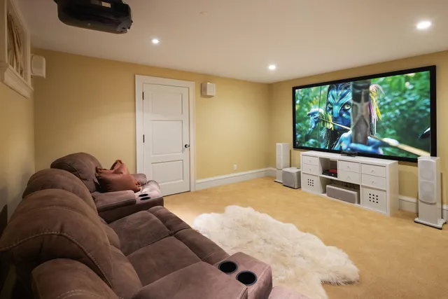 $2,895,000 | 2400 West Lake Of The Isles Parkway, Minneapolis, MN 55405