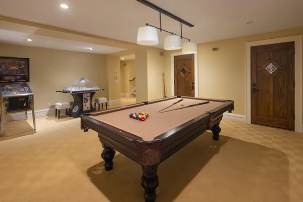 $2,895,000 | 2400 West Lake Of The Isles Parkway, Minneapolis, MN 55405