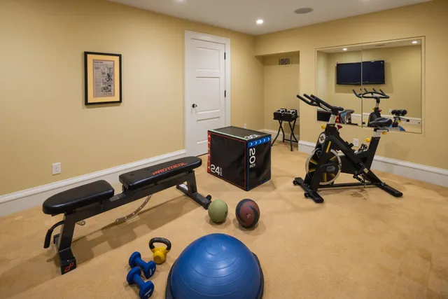 $2,895,000 | 2400 West Lake Of The Isles Parkway, Minneapolis, MN 55405