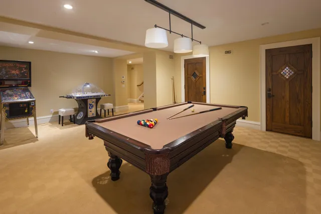 $2,895,000 | 2400 West Lake Of The Isles Parkway, Minneapolis, MN 55405