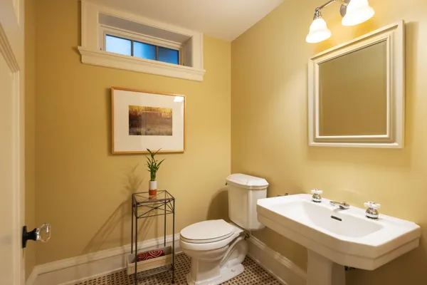 $2,895,000 | 2400 West Lake Of The Isles Parkway, Minneapolis, MN 55405