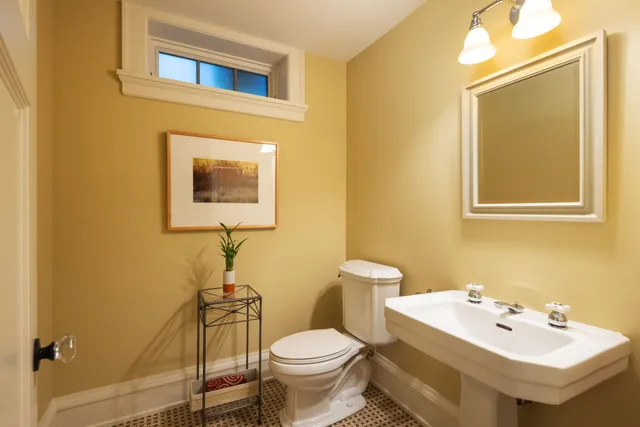 $2,895,000 | 2400 West Lake Of The Isles Parkway, Minneapolis, MN 55405