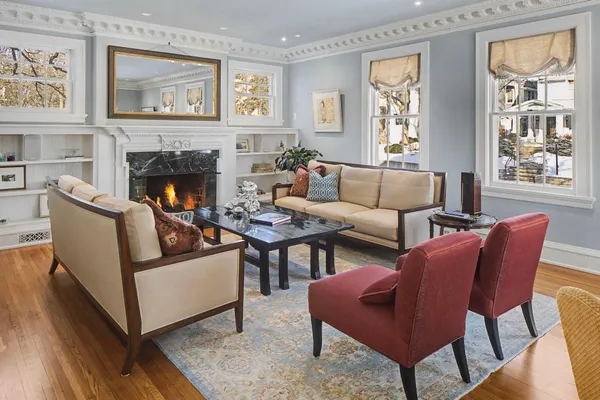 $2,895,000 | 2400 West Lake Of The Isles Parkway, Minneapolis, MN 55405