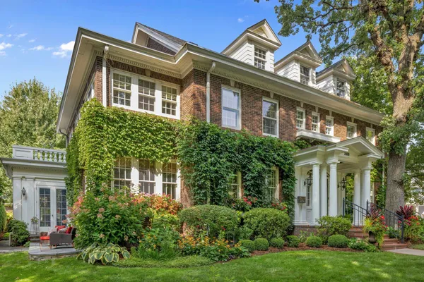 $2,895,000 | 2400 West Lake Of The Isles Parkway, Minneapolis, MN 55405