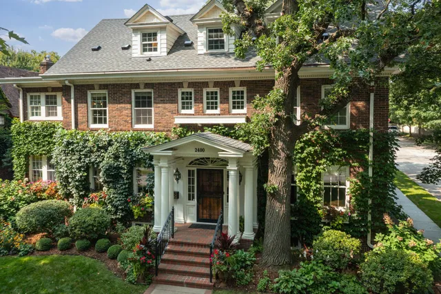 $2,895,000 | 2400 West Lake Of The Isles Parkway, Minneapolis, MN 55405