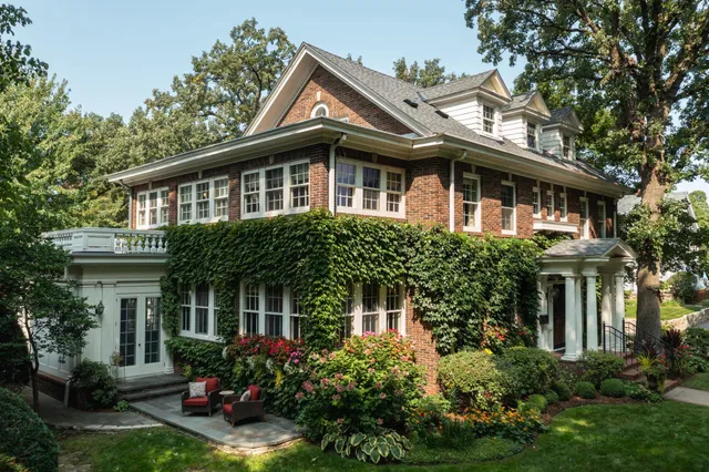 $2,895,000 | 2400 West Lake Of The Isles Parkway, Minneapolis, MN 55405