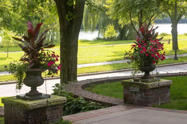 $2,895,000 | 2400 West Lake Of The Isles Parkway, Minneapolis, MN 55405