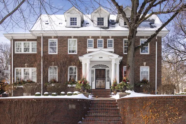 $2,895,000 | 2400 West Lake Of The Isles Parkway, Minneapolis, MN 55405