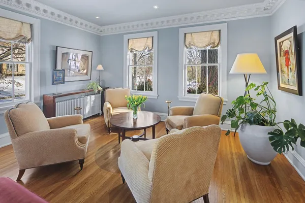 $2,895,000 | 2400 West Lake Of The Isles Parkway, Minneapolis, MN 55405