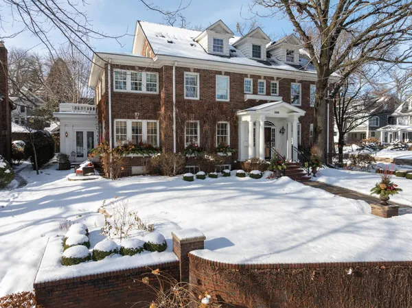 $2,895,000 | 2400 West Lake Of The Isles Parkway, Minneapolis, MN 55405