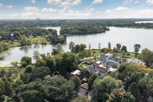 $2,895,000 | 2400 West Lake Of The Isles Parkway, Minneapolis, MN 55405