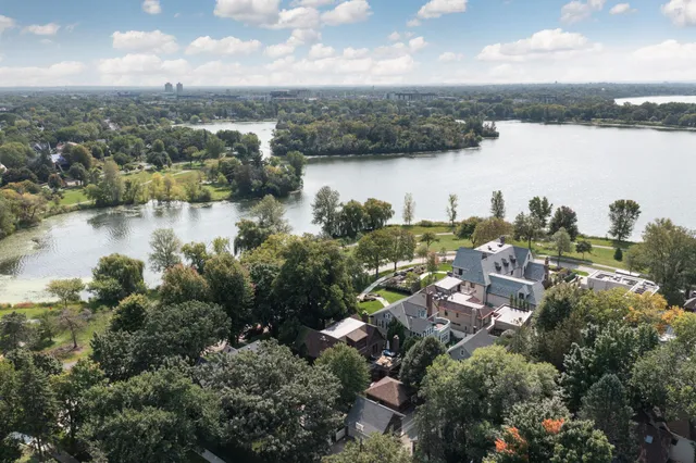 $2,895,000 | 2400 West Lake Of The Isles Parkway, Minneapolis, MN 55405