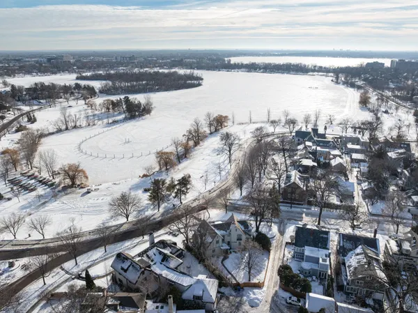 $2,895,000 | 2400 West Lake Of The Isles Parkway, Minneapolis, MN 55405