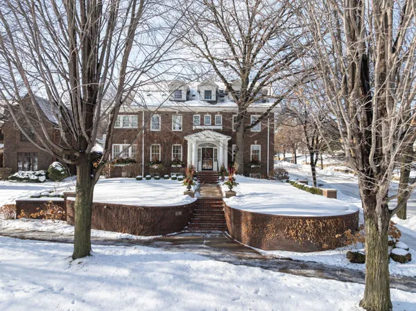 $2,895,000 | 2400 West Lake Of The Isles Parkway, Minneapolis, MN 55405