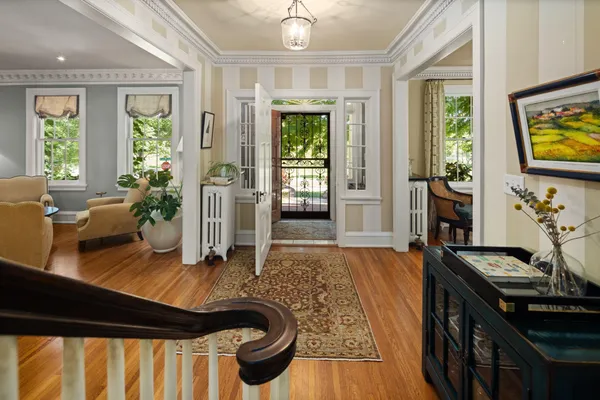 $2,895,000 | 2400 West Lake Of The Isles Parkway, Minneapolis, MN 55405