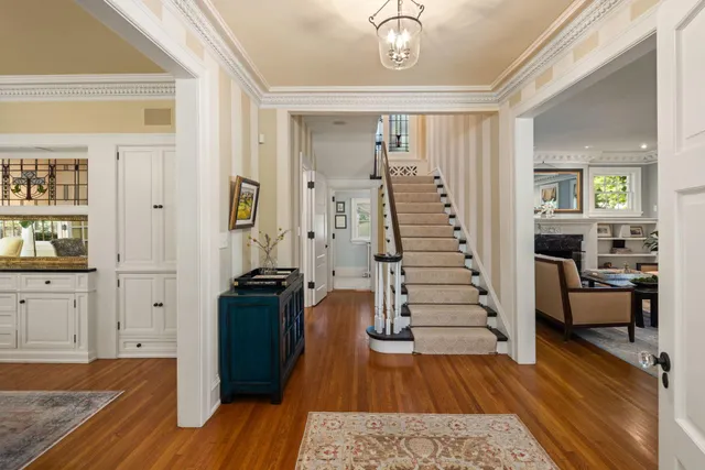 $2,895,000 | 2400 West Lake Of The Isles Parkway, Minneapolis, MN 55405