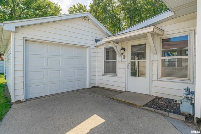 $145,000 | 1708 Rutledge Drive, Lincoln, IL 62656