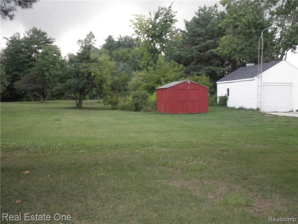 8240 Torrey Road Grand Blanc, MI 48439 - Photo 3 of 32 Half acre property including a shed and large side yard for entertaining and activities.
