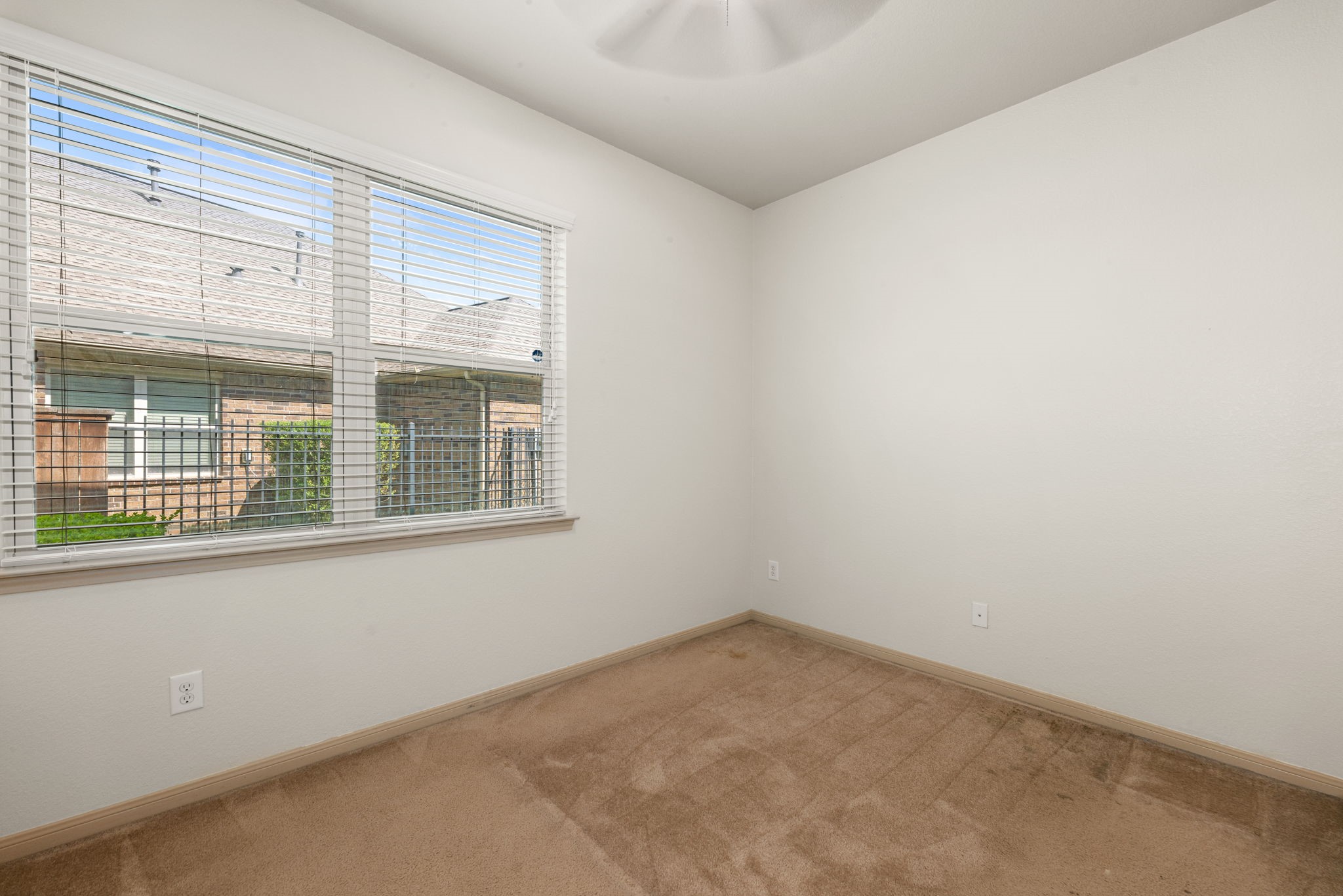 51 Handbridge Place Tomball, TX 77375 - Photo 20 of 46 an empty room with a window