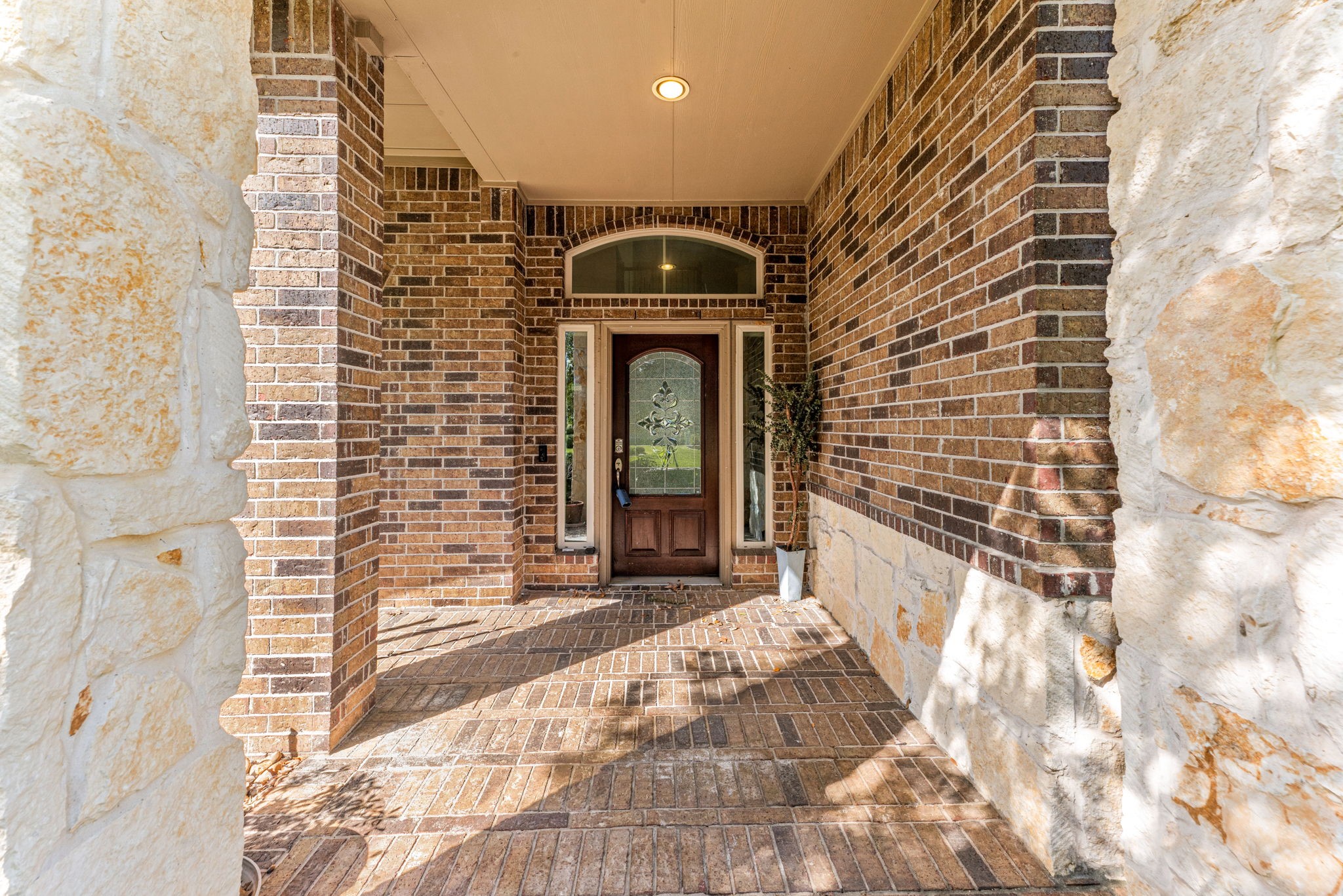 51 Handbridge Place Tomball, TX 77375 - Photo 4 of 46 a front view of a house with a garden