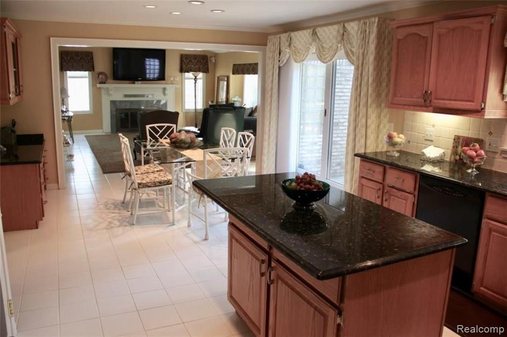 3584 Wedgewood Drive Rochester Hills, MI 48306 - Photo 6 of 37